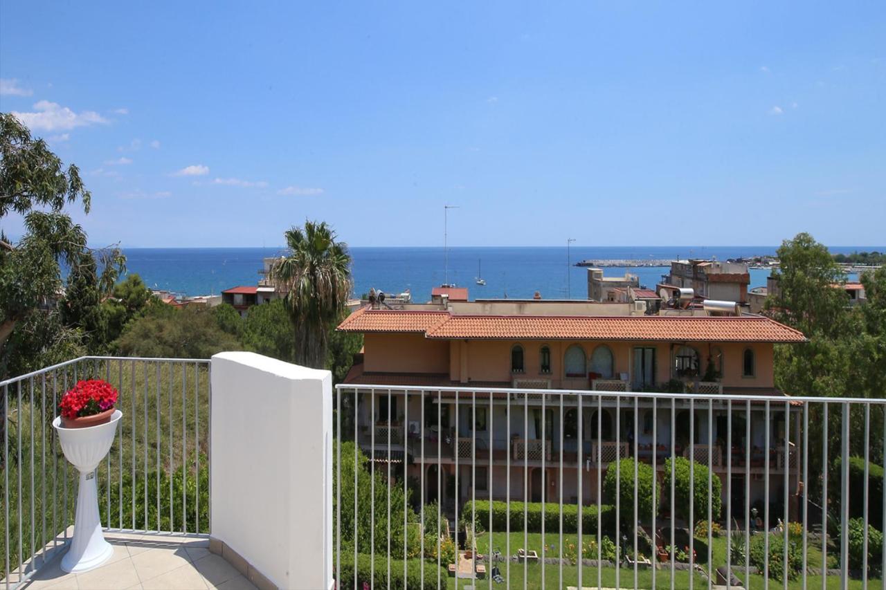 villa aurora Giardini-Naxos Extérieur photo